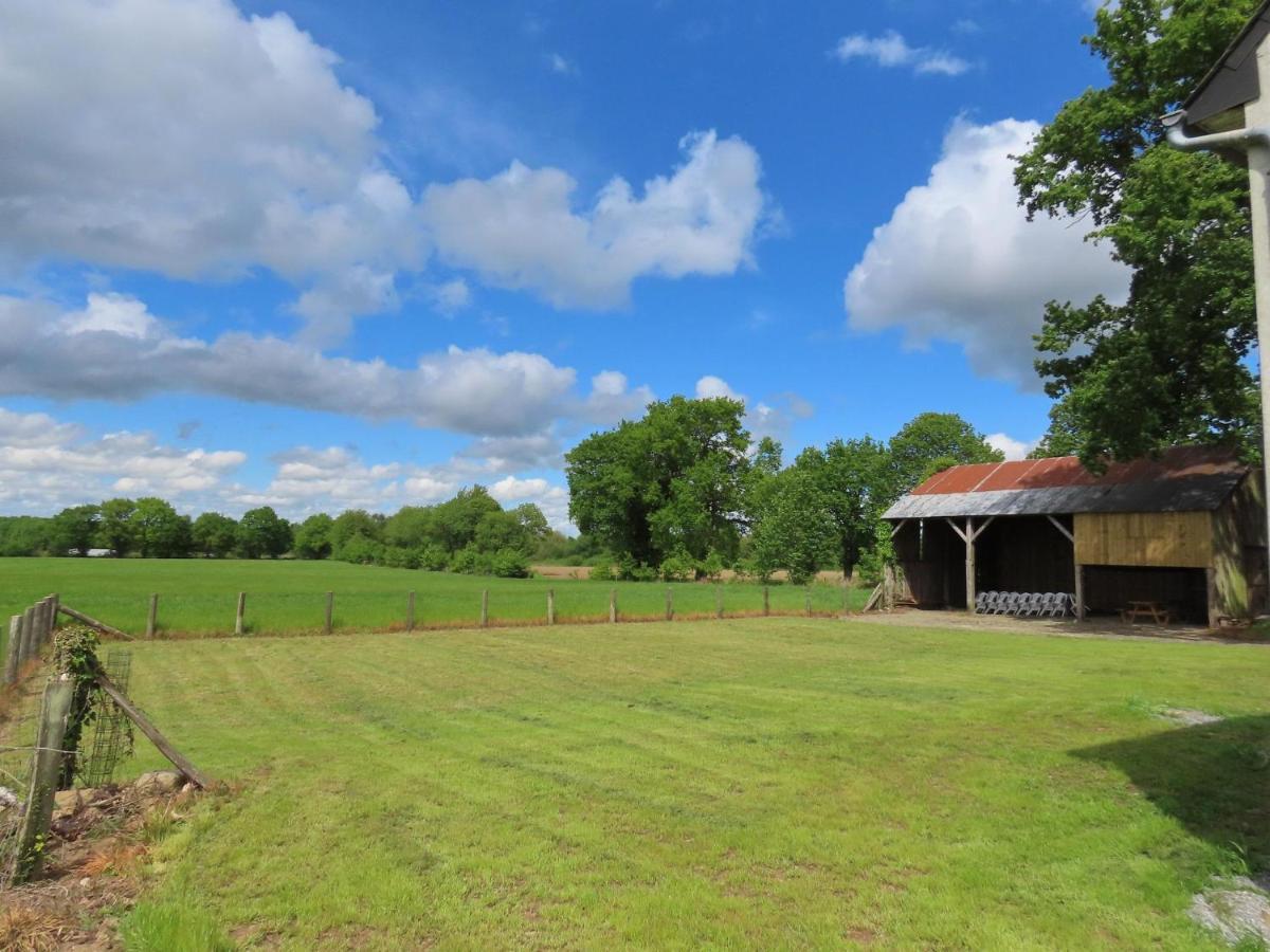 La Maison Aux Pignons Verts La Chapelle-Saint-Aubert エクステリア 写真